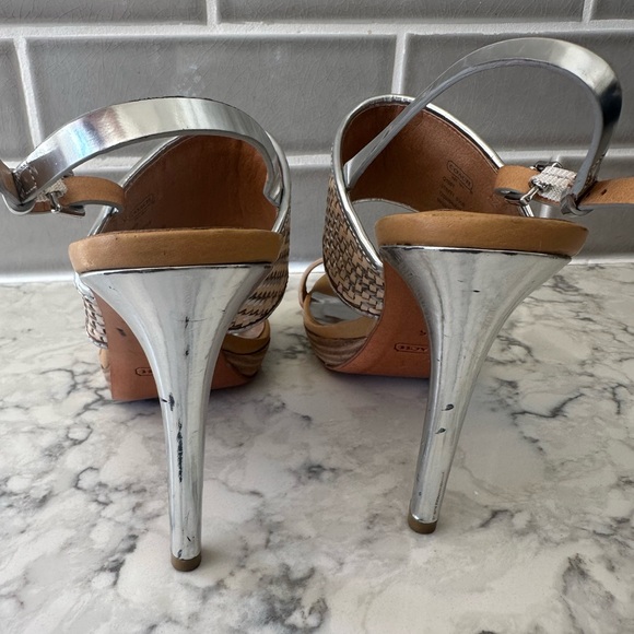 Coach heels size 8.5 - Picture 4 of 7